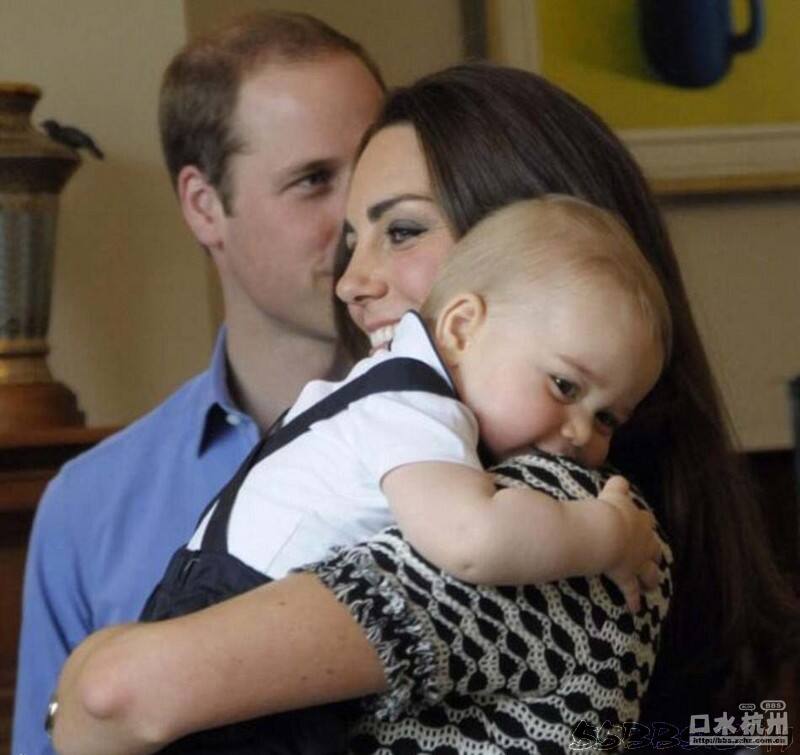 乔治小王子过周岁生日 英国王室发布新照