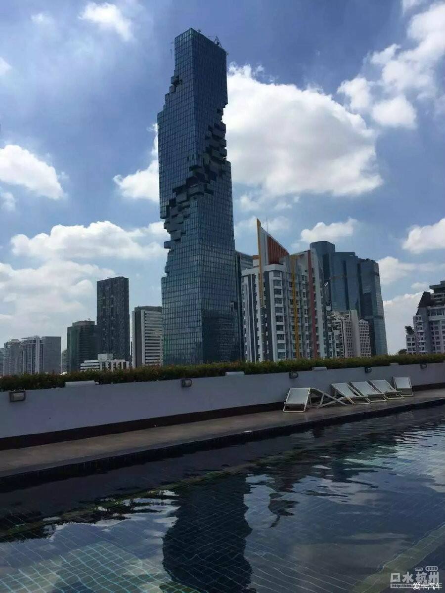来看看和央视新大楼是一个设计师设计的泰国第一高楼