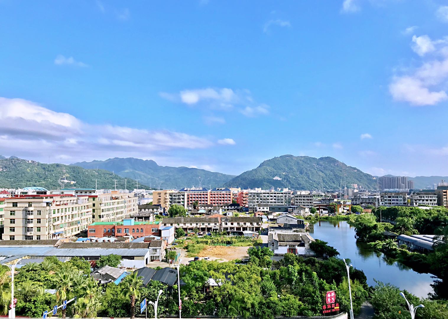 荆溪山一坐城一坐山